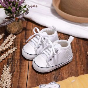 Eerste wandelaars witte pasgeboren babyschoenen warme winterjongens en meisjes peuter schoenen canvas sportschoenen niet slip zachte zolen baby's eerste stap walker beibei d240525