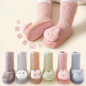 Chaussures de marche pour bébés, premiers pas d'hiver, avec semelles souples, Figurines de dessins animés, distribution de colle, sol et chaussettes antidérapants