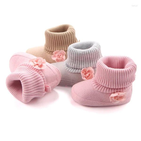 Primeros caminantes Botas de bebé cálidas de invierno Tejer botines de flores lindos para niña Nacido Zapatos de niño Suela suave antideslizante