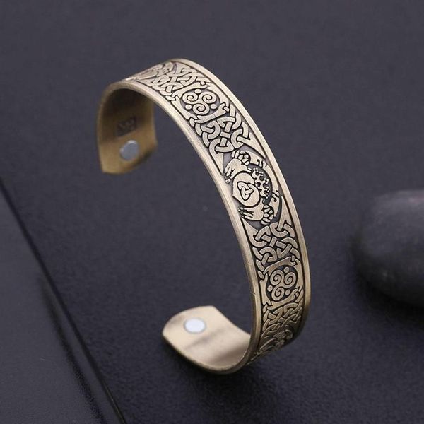 Hameçon goutte irlandais Claddagh couronne coeur dans les mains noeud magnétique manchette Bracelet hommes Triskele Bracelet bijoux 292M