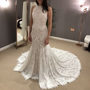 Fit en Flare Kant Trouwjurk 2020 Halter Hals Kapel Trein Robe de Mariage Ivory Bruidsjurken Geschulpte trein op maat gemaakt sleutelgat