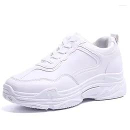 Fitness schoenen 2024 Spring Fashion Women Casual Leather Platform Sneakers Dames Witte trainers Chaussure Femme 35-40