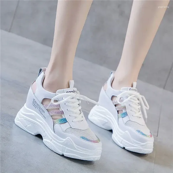 Chaussures de fitness 2024 Femmes d'été Sneakers Mesh High Platform Trainers blancs 6cm talons coins sandales respirant femme décontractée
