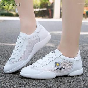 Chaussures de fitness 2024 femmes Mode décontractée brodées Breffe de marche respirante Flats de maille baskets tenis féminino vulcanisé