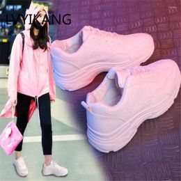 Fitnessschoenen Lvyikang 2024 Spring Fashion Women Casual Leather Platform Sneakers White Chaussure Femme Zapatos de Mujer