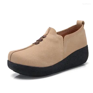 Chaussures de fitness Plus taille 35-43 Femmes plate-forme plate Plate-forme de monnaie en daim Slip sur les dames Spring Flats Creepers Sneaker