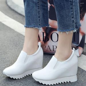 Chaussures de fitness Slip on Pumps Femmes Cowes Cende Cendages High Talon Vulcanisé Femelle bas Top Round Toe Fashion Sneakers décontractés