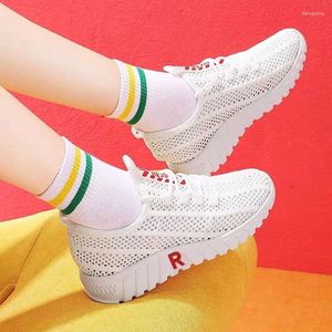 Fitness Shoes Sneakers Summer Femmes Spirable Mesh Slip-On Flat Chodage à chaussettes plates Vulcanisé Sports de tennis décontractés