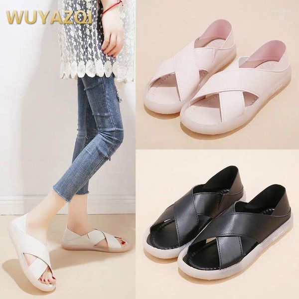 Chaussures de fitness wuyazqi deux portant des sandales à marée sauvage pour femmes été de la douceur fée douce croix rouge rouge femme enceinte plate blanc q8