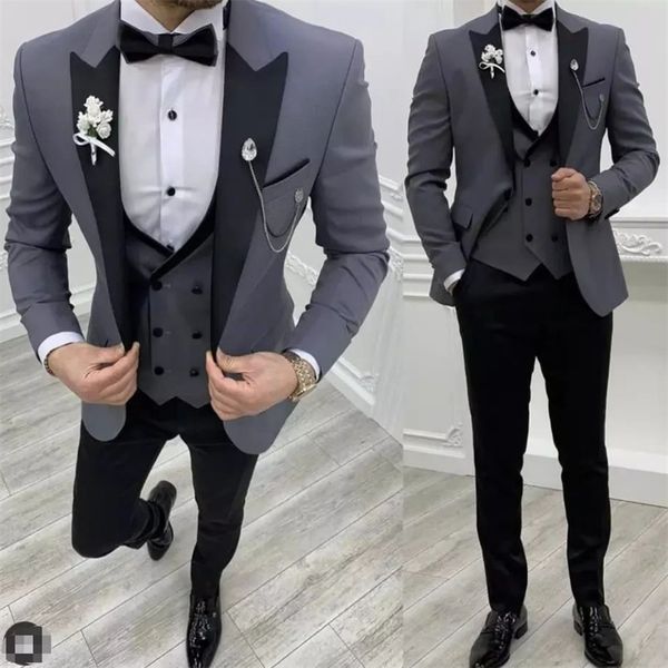 Esmoquin de boda gris Peaky Blinders ajustado, chaqueta de tres piezas, chaleco, pantalón, traje de novio, chaqueta de un botón, trajes de negocios delgados, traje de padrino de boda a medida para hombre 2023