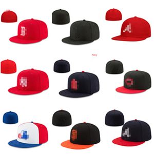 Past Hats Classic Black Color Hip Hop Chicago Sport Volledig gesloten design caps Casquette hoeden voor mannen Stitch Hart Love Hustle Flowers Maat 7-8