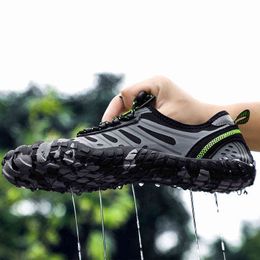 Zapatos de agua de cinco dedos Zapatos de playa unisex Zapatillas de deporte de talla grande Natación de secado rápido Buceo antideslizante Aqua Zapatos Hombres Zapatos Mujer Y220518