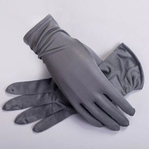 Cinco dedos Guantes 100 Natural Mulberry Seda Verano Mujer Ultra Thin Transpirable Sueño Hidratante Protector solar AntiUV Conducción Mittens M51 231114