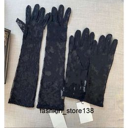 Cinq doigts gants 2021 nouveaux gants de tulle noir pour femmes designer dames lettres imprimées dentelle brodée mitaines de conduite ins mode mince fête 2 taille