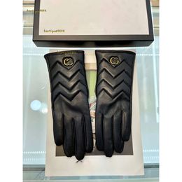 Gants à cinq doigts 2024 Designer Mitten Gants en peau de mouton pour femmes Hiver Luxe Mitaines Marques Gants en cuir véritable Cachemire chaud à l'intérieur des gants d'écran tactile