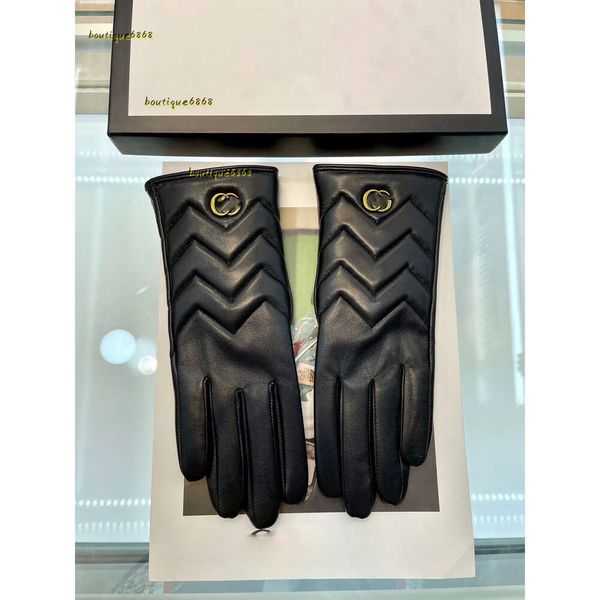 Cinco dedos Guantes 2024 Diseñador Mitten Guantes de piel de oveja para mujeres Invierno Mitones de lujo Marcas Guantes de cuero genuino Cálido Cashmere Dentro Guantes de pantalla táctil