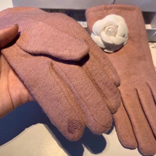 Gants à cinq doigts 2024 Nouveaux gants de designer Gant en cuir Dames Mitaine d'hiver en laine pour femmes Réplique officielle Contre-qualité Taille européenne T0P Qualité Cadeau AAAAA