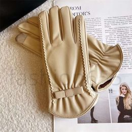 Cinco dedos Guantes Diseñador Marca Carta Guantes para invierno y otoño Moda Mujeres Cashmere Mitones Guante Encantador Deporte al aire libre Inviernos cálidos Guantes