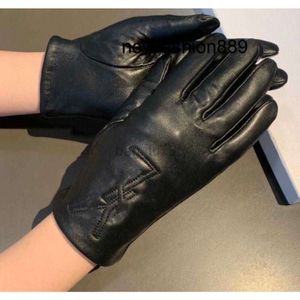 Cinq doigts gants gants de créateur pour boîte mode noir en peau de mouton en cuir polaire à l'intérieur lettre gant dames écran tactile hiver épais chaud gunine cuirs cadeaux