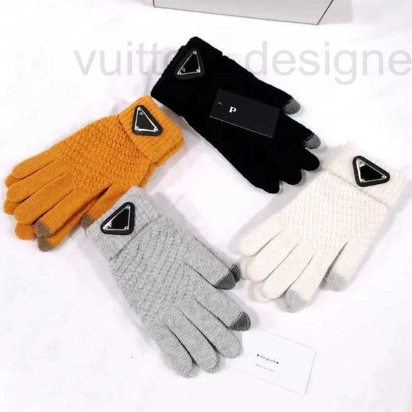 Cinco dedos Guantes Diseñador para hombre para mujer Marca de moda Impresión de letras Espesar Mantener cálido Guante Invierno Deportes al aire libre Algodón puro Alta calidad 4 colores BEWF