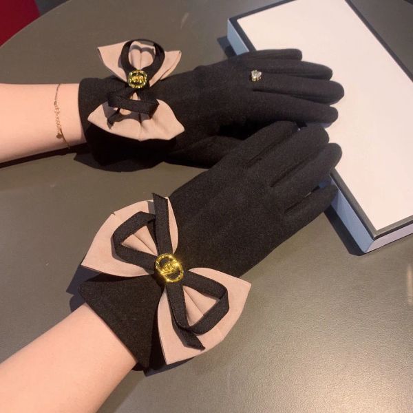 Cinco dedos Guantes Diseñador Pure Woolen Bowknot Ornamento Guante Mujer Moda Lujo Cuero genuino Invierno Novia Regalo