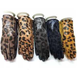 Cinq doigts gants mode femmes écran tactile gant hiver faux cuir animal cyclisme gants de conduite en daim velours épaissir gants léopard chauds H84 230906