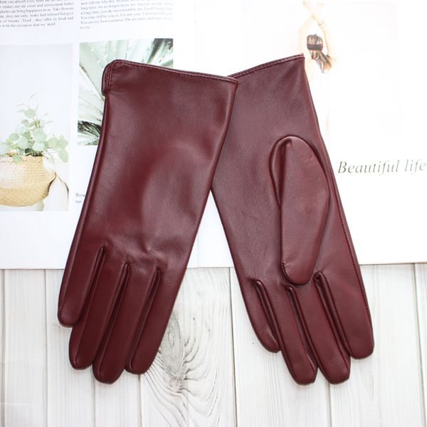 Guantes de cinco dedos Guantes de piel de oveja para mujer Guantes de pantalla táctil Cuero simple Sin forro Clásico Color sólido Guantes de conducción rectos versátiles 230210