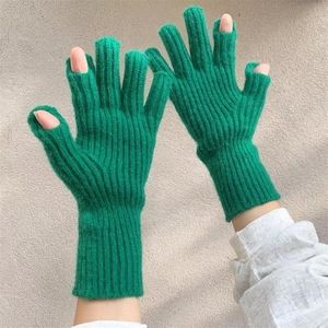 Guantes de cinco dedos de gran tamaño para mujer Pantalla táctil de invierno Espesar Tejido cálido Estiramiento Dedo completo Esquí al aire libre 221104