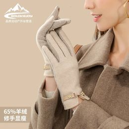 Gants à cinq doigts de luxe à la mode hiver cachemire gants pour femmes tendance cyclisme résistant au froid gants à écran tactile laine épaissie gants en peluche 231118