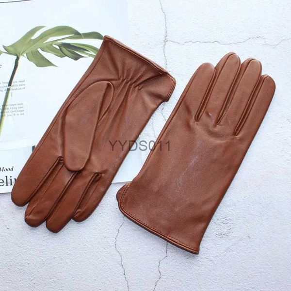 Guantes de cinco dedos Guantes de conducción de piel de oveja para hombre Color sólido Delgado Cuero único Sin forro Pantalla táctil Moda Ondulación Montar Guantes de motocicleta YQ231111