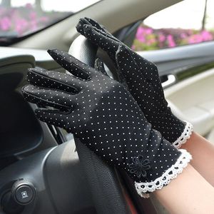 Guantes de cinco dedos Protector solar de verano Mujer Transpirable Delgado Corto Elástico Spandex Apretado Conducir Danza Rendimiento Etiqueta Polka Dot Lace1