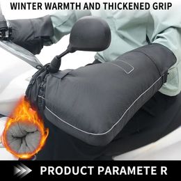 Handschoenen met vijf vingers Waterdichte motorstuurhandschoenen Winterhandbeschermer Winddichte fleecevoering Warme motorfiets-scooterhandschoenen Handschoenen 231007