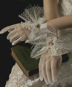 Cinq doigts gants femmes élégante perle perlée grand nœud blanc maille gant femme printemps été Vintage crème solaire dentelle R18241