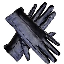 Fünf-Finger-Handschuhe Damen-Schaffellhandschuhe Winterwärme Plus Samt Kurzer, dünner Bildschirm Fahrende weibliche Farblederhandschuhe High-End 231116