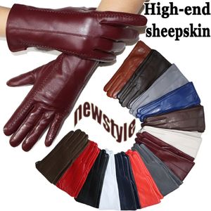 Gants à cinq doigts Gants en peau de mouton pour femmes chaleur d'hiver plus velours court écran tactile mince conduite gants en cuir de couleur féminine haut de gamme 231113