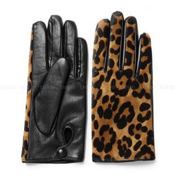 Gants à cinq doigts YY5388 Nouveauté femmes imprimé léopard gants en cuir véritable dames court hiver laine doublé épais Luvas Botton chaud Guantes Mujer 231117