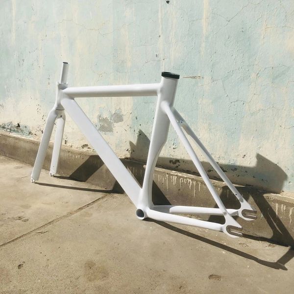 Fixie Bike Marco de aluminio muscular Bicicleta de aleación de aluminio de 52 cm de engranaje fijo Framest 700C V Brake Street Cycling Auricetos de 25.4 mm