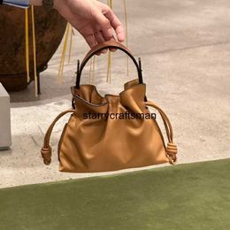 Bolsos de mano de flamenco Loewies Bolsos de lujo para mujer 2024 Luojia Nuevo bolso de la suerte Bolso de mano Bolso cruzado Bolso de bola de masa de color sólido Bolso de cubo de agua con cordón High Qu HBS7