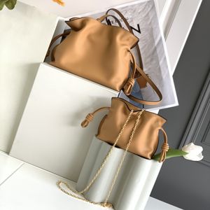 cordon de serrage flamenco Sac à bandoulière Designer en cuir de veau Nappa Sacs à bandoulière Sacs à main en cuir souple 10A Totes à fermeture magnétique Sac porte-bonheur Lapin en céramique Ornement suspendu