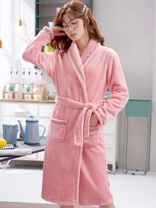 Flanel huiskleding en pyjama's voor dames dik en pluche voor herfst en winter warmte koraalfluwelen pyjama's voor heren middellange badjassen voor koppels