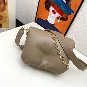 Bolsos de cadena con solapa Bolso de nube Bolso bandolera suave Bolso de mensajero para axilas de mujer Bolsos de hombro Bolso de cuero genuino de vaca Herrajes dorados Herrajes de letras de moda