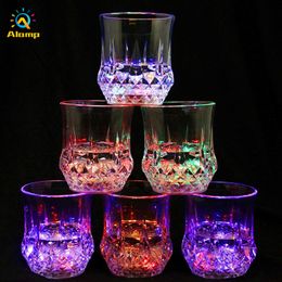 Flash Light Cup Water Vloeistof Geactiveerde Novely Lighting Light-Up Wine Bier Glas Lichtgevende Multicolor Drink Cups voor Party Verjaardag Bar Clubbing Disco Decoration