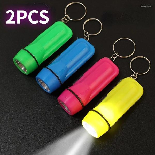 Lampes de poche Torches 2 pièces Mini lampe de poche LED colorée porte-clés Portable jouets pour enfants inclus bouton batterie enfants cadeau de l'année