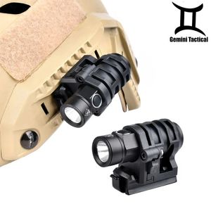 Lampes de poche Torches Casque tactique lumière lampe de poche rapide stroboscope télescopique Zoom survie lampe de sécurité avec support de pince de chapeau Camping chasse 231114