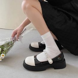 Chaussures noires plates pour femmes Locs avec des baskets femelles décontractées en fourrure automne oxfords rond