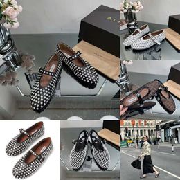 Chaussures habillées à fond plat Chaussures de créateur Femmes Bout rond Strass Chaussure bateau Luxueux Cuir Rivet Boucles Mary Jane Chaussures Ballet confortable