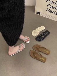 Zapatillas de espiga de fondo plana para el temperamento de ropa exterior de verano para mujeres 2024 Summer NUEVA CELEBRADA DE LA CELEBRADA CELEBRIDAD DE LA PLAYA CARCELA DE Sandalias de falda a juego