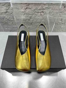 Chaussure unique à fond plat avec sangle arrière pour femme, minimaliste, sans aucune décoration compliquée, avec une excellente texture pour les chaussures pour femmes