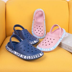 Platte klassieke hotsale zomer kleurrijke slippers heren dames zandstrand gat schoenen zachte bodem ademend en lichtgewicht dame heren