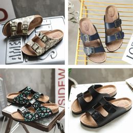 Platte klassieke pantoffel dames ontwerper voor zwart leer zomer dame driehoek Mark geborsteld leer dia geborduurde sandalen stof S 48